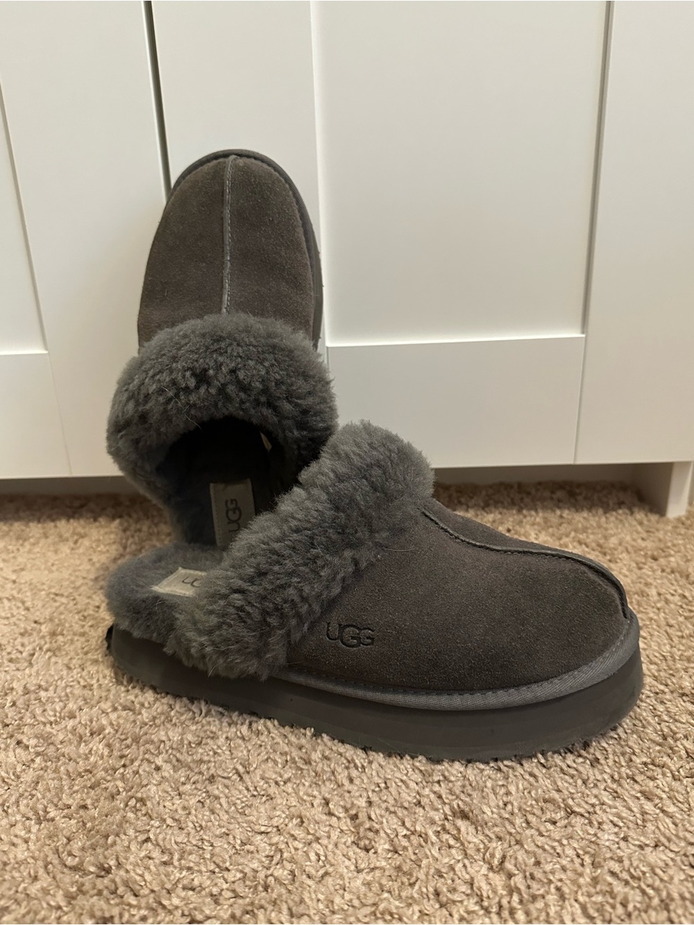 UGG Disquette - Women’s Platform Slip-On - Charcoal/Gray - Suede